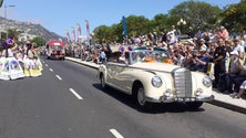 Milhares na avenida para ver o carro… passar (áudio)