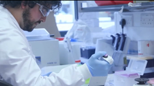 Imagem de Investigadores trabalham na terceira dose (vídeo)