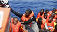 Imagem de Mais de 650 migrantes detidos na costa Líbia