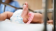 Imagem de Covid-19: Recém-nascidos de mães infetadas devem ser testados nas primeiras 24 horas