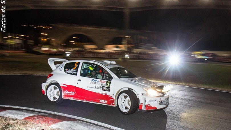 Imagem de Uma volta de aquecimento à pista do kartódromo do Faial para cada equipa antes de efetuar a classificativa