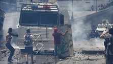 Imagem de Madeirenses fogem de uma Venezuela em “guerra”