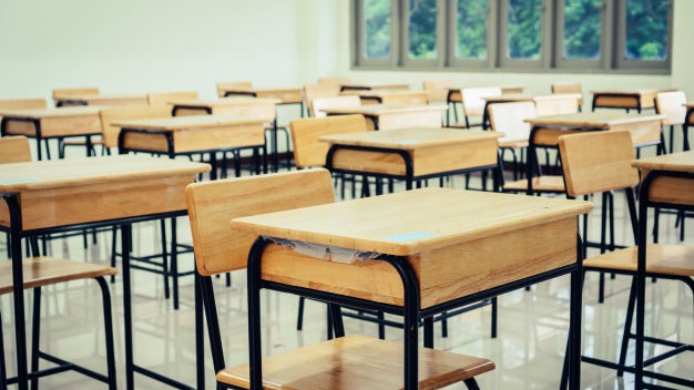 Governo Regional espera que escolas dos concelhos de maior risco abram na 2ª feira