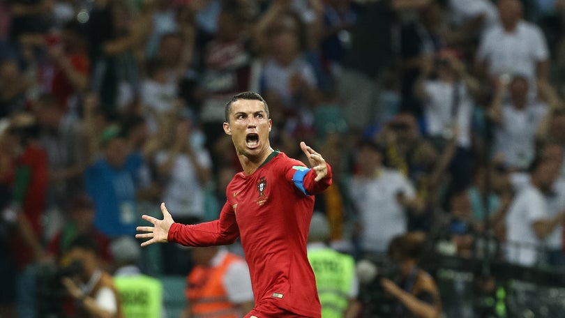 Hat-trick de Ronaldo no empate de Portugal