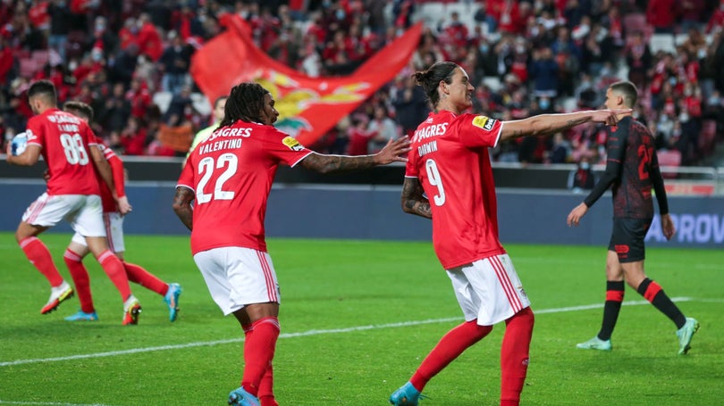 Imagem de Bis de Santo Darwin salva Benfica