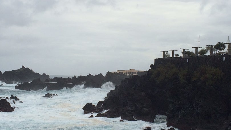 Madeira com aviso amarelo para o norte devido à ondulação