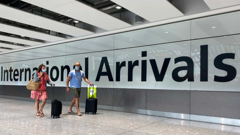 Imagem de Tempestade cancela cerca de 80 voos nos aeroportos ingleses