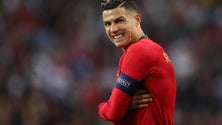 Imagem de Cristiano Ronaldo é o segundo desportista mais bem pago do mundo, atrás de Messi