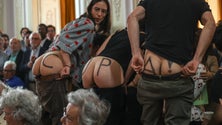 Imagem de Protestos de jovens pela ação climática interrompem sessão de aniversário do PS