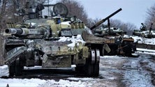 Imagem de Rússia diz ter destruído arsenal enviado do estrangeiro para a Ucrânia