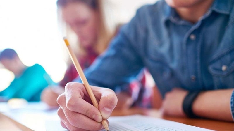 Imagem de Médias dos exames desceram na maioria das disciplinas, Matemática B é única negativa