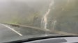Imagem de Cascatas de água tornam a circulação perigosa no Funchal