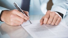Imagem de Novas regras nos contratos entram hoje em vigor (áudio)