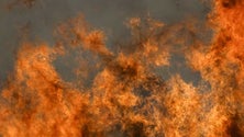 Imagem de Explosão provoca incêndio em Santo António
