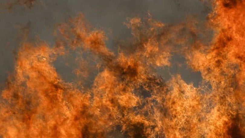 Explosão provoca incêndio em Santo António