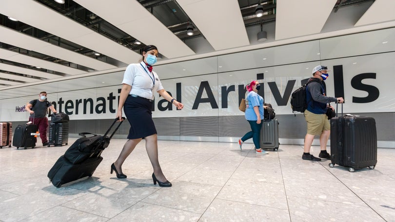 Imagem de Reino Unido elimina testes para viajantes vacinados