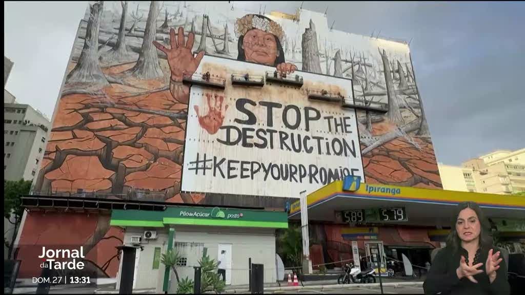 Desflorestação. Mural em São Paulo alerta para danos contra o ambiente e biodiversidade