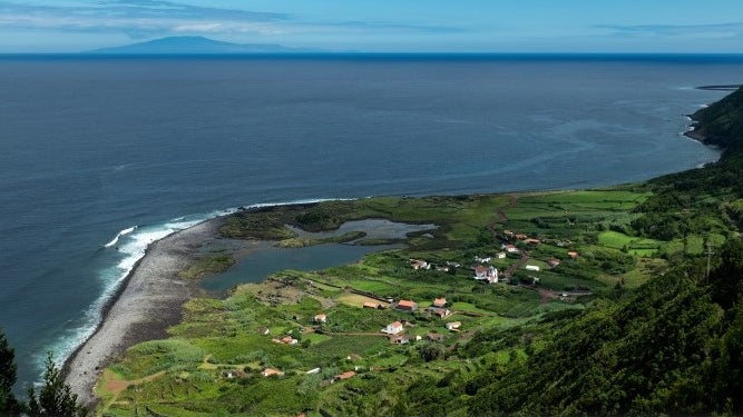 Habitantes da fajã de São João podem circular por caminho antigo