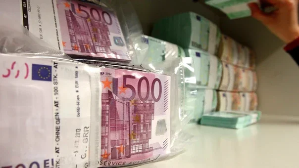 Imagem de Apreendidos 75.800 euros no Gabinete de Vítor Escária