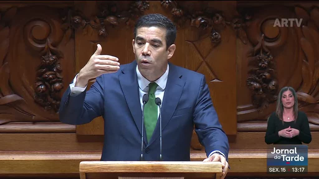 Lei do retorno em discussão. Leitão Amaro diz que quem não cumpre tem de sair