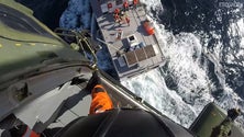 Imagem de Força Aérea resgata tripulante de navio (vídeo)