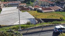 Imagem de Um morto e um ferido ligeiro em despiste de camião no Caniço (Vídeo)