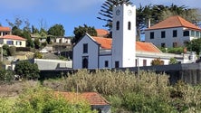 Imagem de Capotou e caiu num barranco com 50 metros