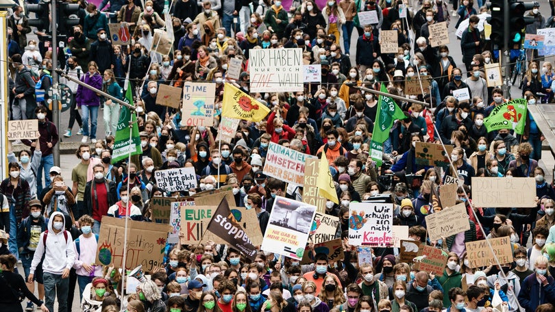 Imagem de Greve climática leva milhares às ruas