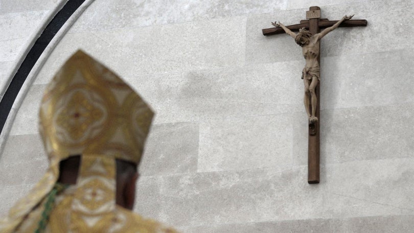 Imagem de Arquivadas suspeitas de abuso sexual sobre pároco de Massamá