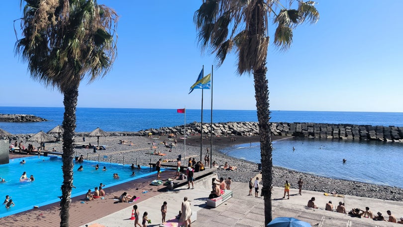 Praia da Ribeira Brava está interdita a banhos