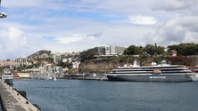 Imagem de World Voyager desembarca/embarca turistas no Funchal