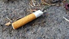 Imagem de Atirar beatas para o chão já dá multa (Som)