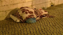 Imagem de Utentes contestam horários do centro de acolhimento temporário (Vídeo)