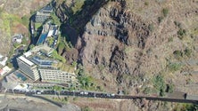 Imagem de Vídeo mostra escarpa sobranceira ao local da derrocada da Calheta