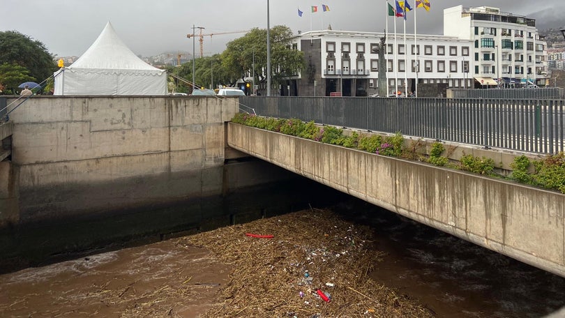 Imagem de Chuva provocou deslizamentos de terras