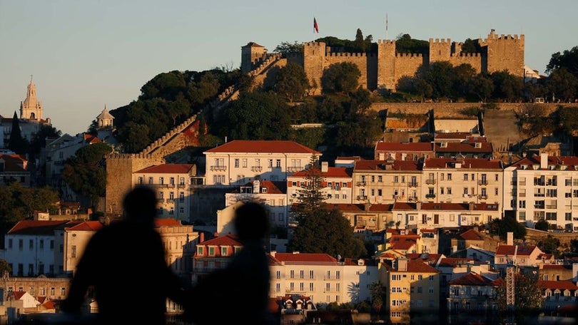 Governo português espera reabrir turismo em maio