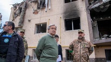 Imagem de Rússia confirma bombardeamento contra Kiev durante visita de Guterres