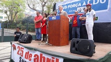 Centenas de militantes comunistas festejaram a Revolução na rua