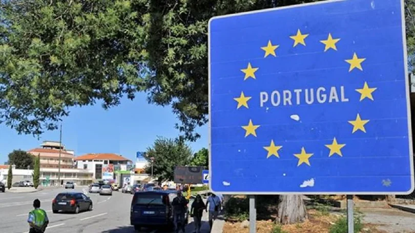 Imagem de De carro, autocarro ou avião, portugueses em França hesitam em viajar para Portugal