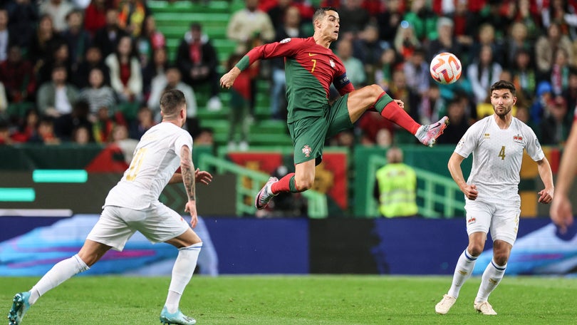 Portugal goleia com bis de Cristiano Ronaldo