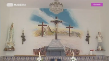 Imagem de Artista plástico pinta parede da Capela do antigo Paiol