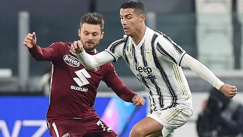 Imagem de Ronaldo distinguido pelos 750 golos