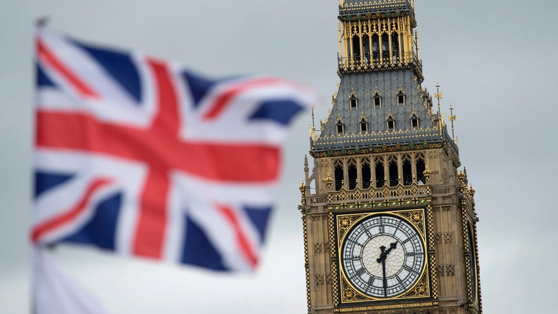 Governo britânico estende apoio a processo de residência