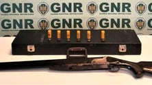 Imagem de GNR deteve homem por posse ilegal de arma