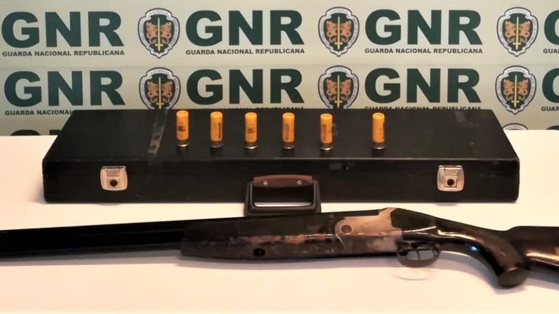 Imagem de GNR deteve homem por posse ilegal de arma