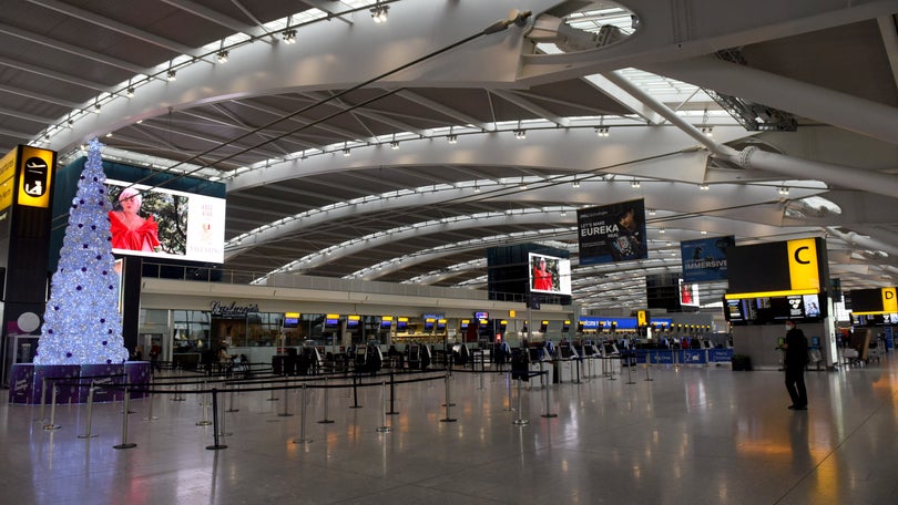 Imagem de Controlo eletrónico de passaportes no Reino Unido restaurado