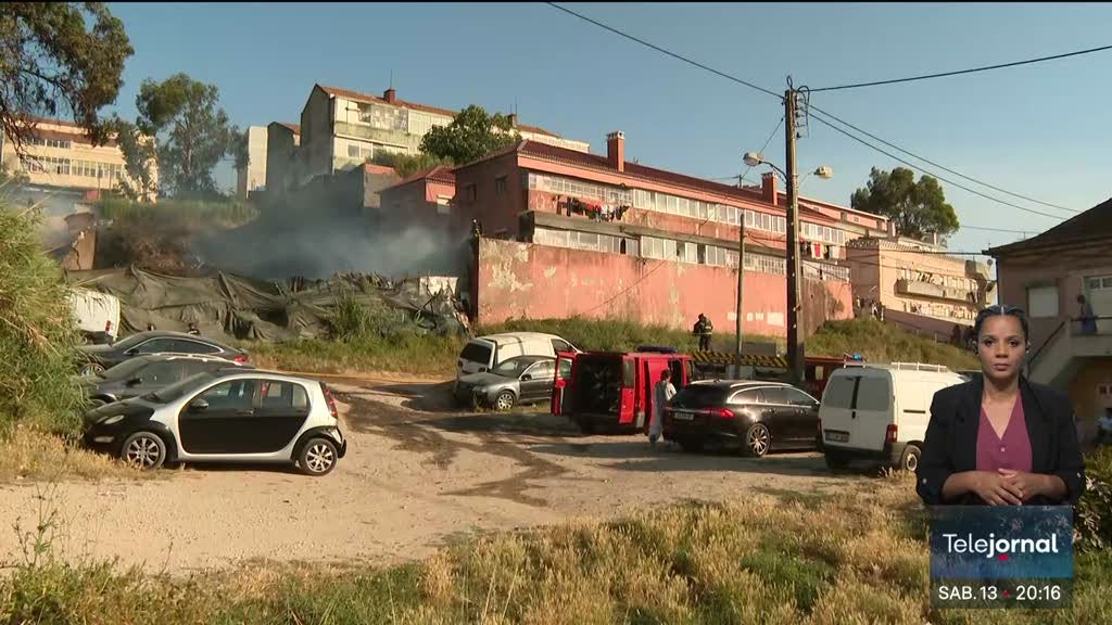 Imagem de Incêndio provocou explosões no Bairro das Galinheiras