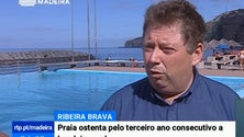 Imagem de Praia da Ribeira Brava ostenta a Bandeira Azul pelo 3.º ano consecutivo (Vídeo)