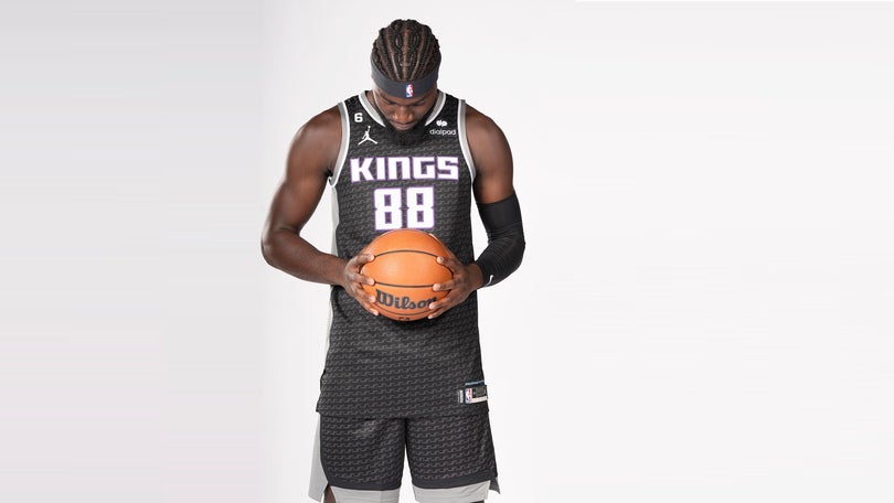 Imagem de Neemias Queta assina «contrato padrão» com os Sacramento Kings