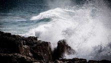 Imagem de Costa Norte e Porto Santo sob aviso amarelo devido à agitação marítima forte